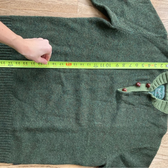 Men’s wool rich vintage wool Green Sweater with Elbow Patches - Picture 7 of 8